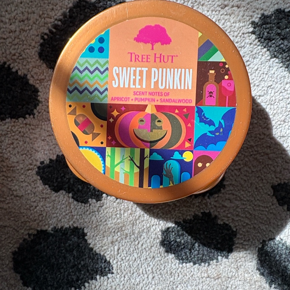 Tree Hut Sweet Punkin Shea Sugar Scrub — Orange Exfoliating Body Scrub - Picture 2 of 3